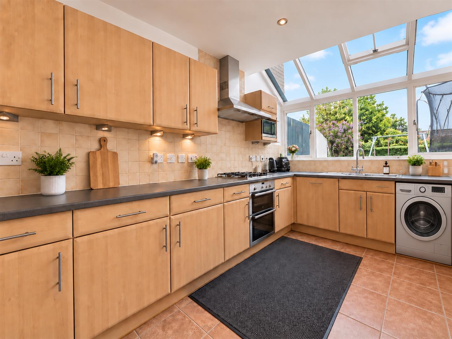 3 bed property in Darwin Close, Milton Keynes